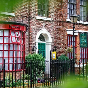 https://pymgate-lodge-airport-hotel.hotelsin-chester.com